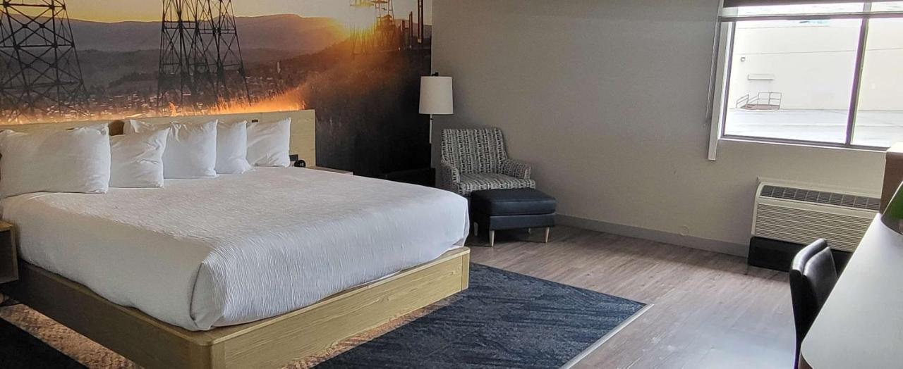 Deluxe King Room at Best Western Plus Butte Plaza Inn