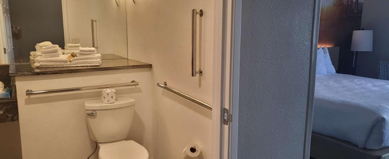 King Room - Disability Access/Roll-in Shower at Best Western Plus Butte Plaza Inn