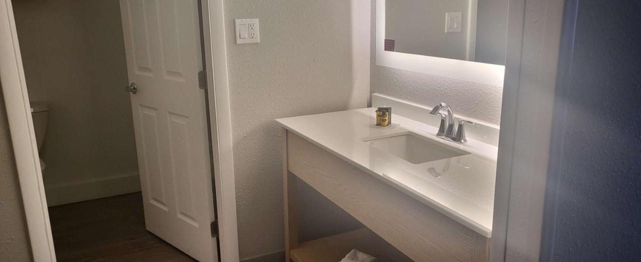 Deluxe King Room at Best Western Plus Butte Plaza Inn