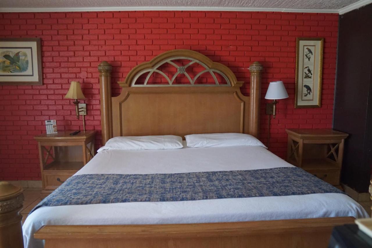 | La Hacienda Hotel