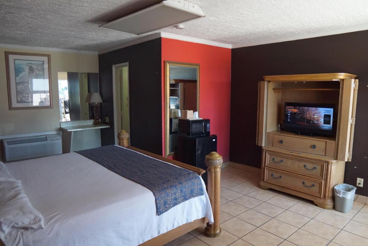 | La Hacienda Hotel