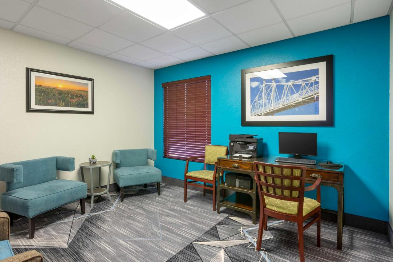 | Best Western Plus Springfield Airport Inn
