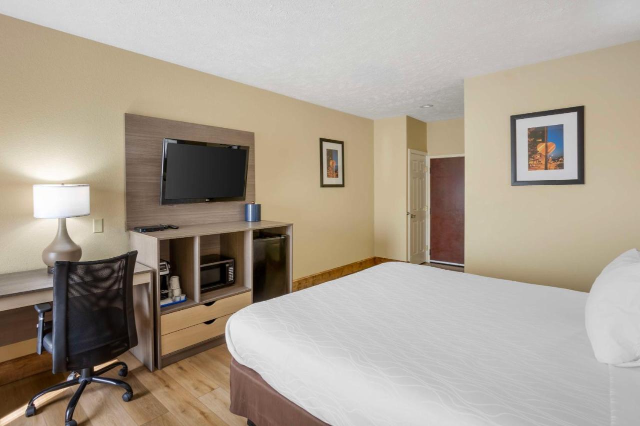 | Best Western Plus Springfield Airport Inn