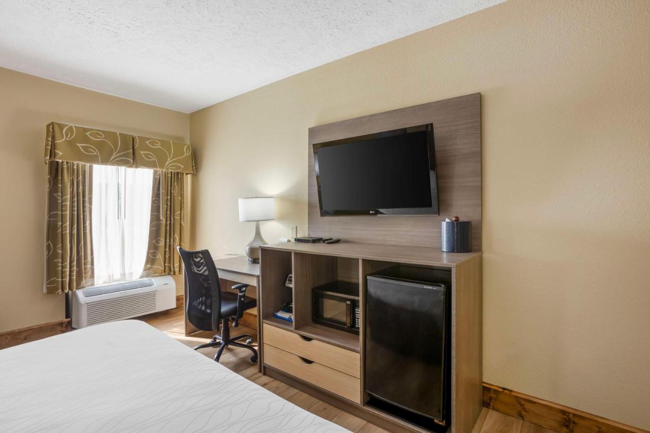 | Best Western Plus Springfield Airport Inn