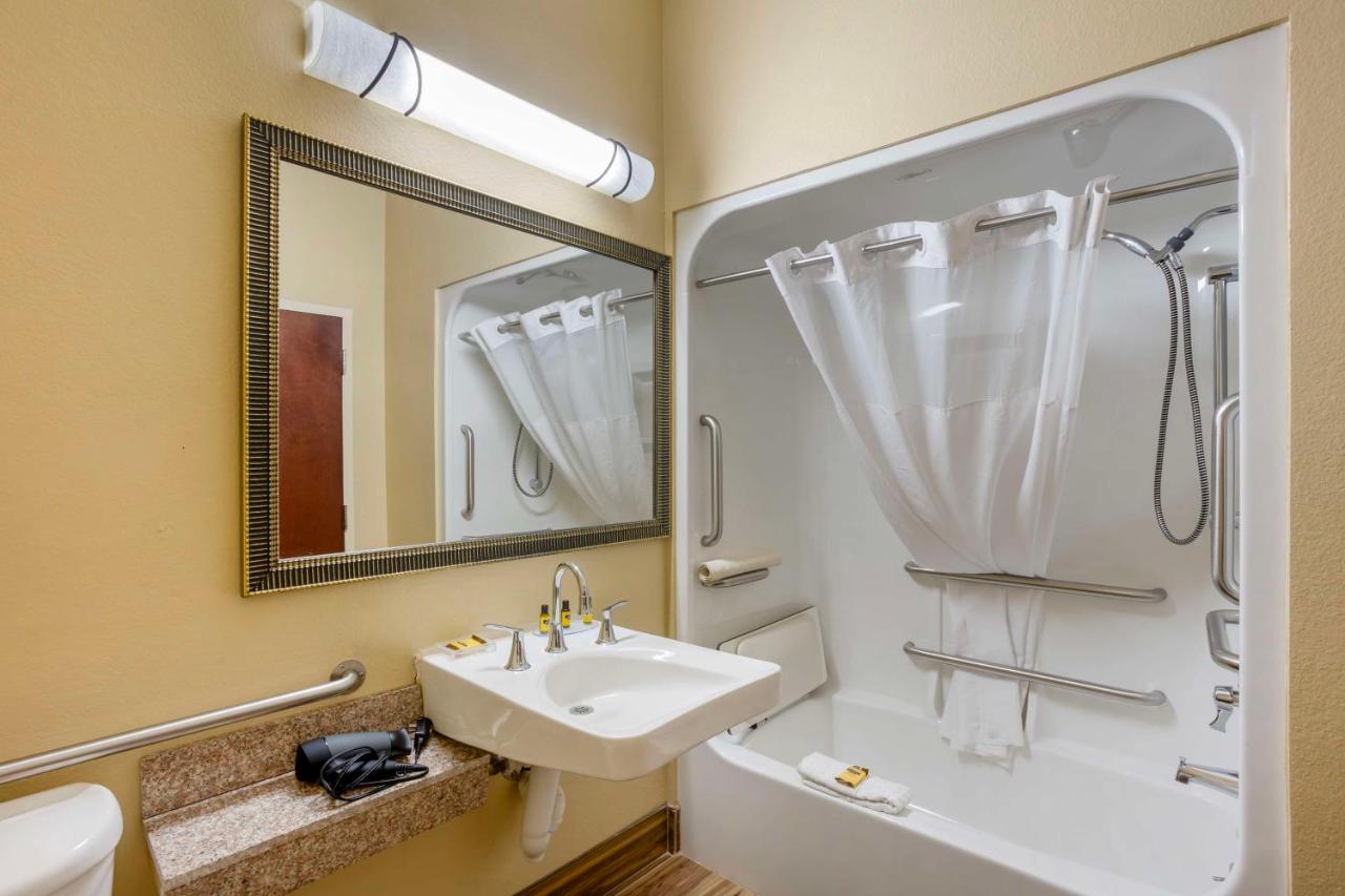 | Best Western Plus Springfield Airport Inn