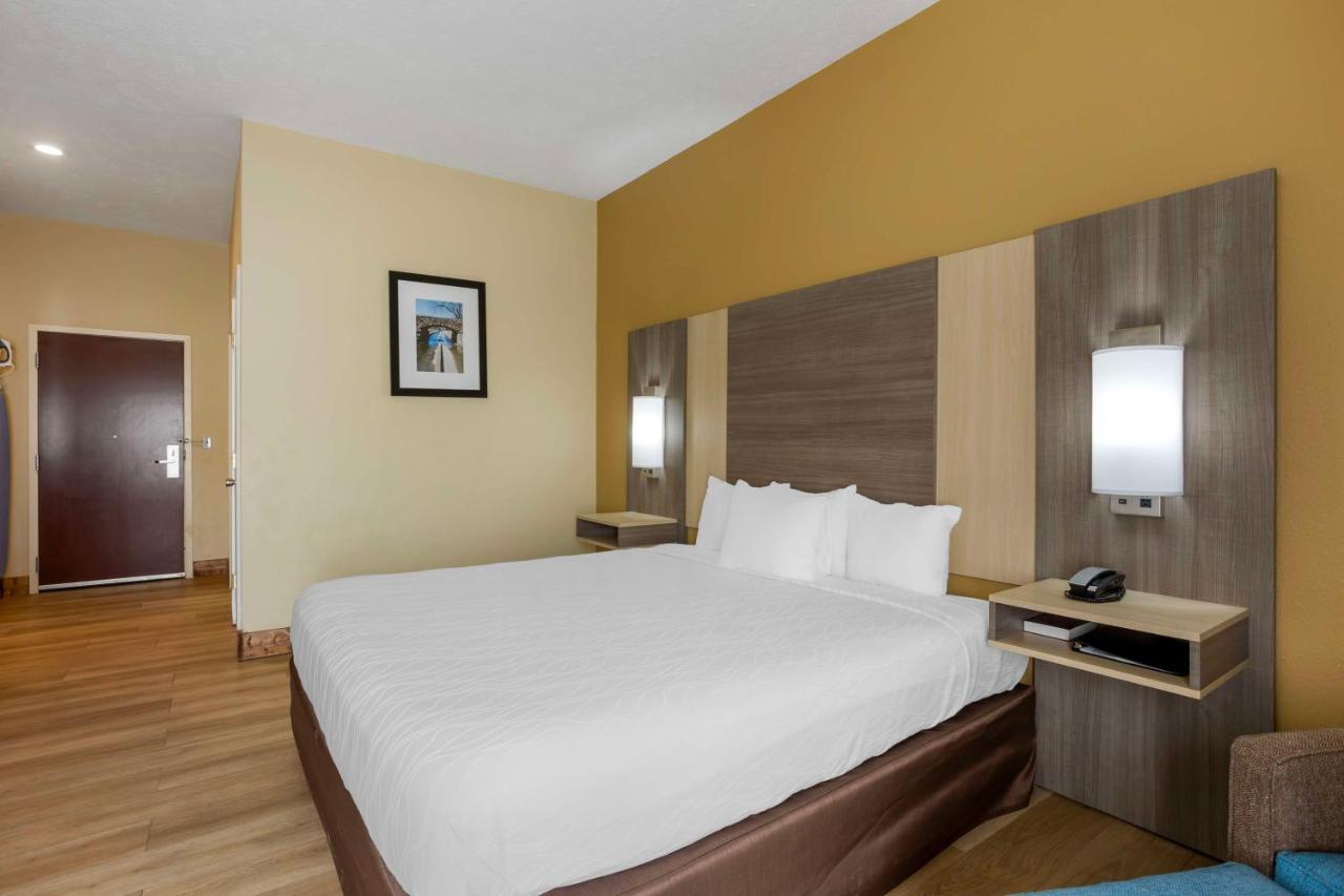King Room - Disability Access/Non-Smoking at Best Western Plus Springfield Airport Inn