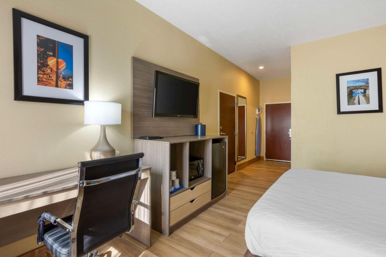 | Best Western Plus Springfield Airport Inn
