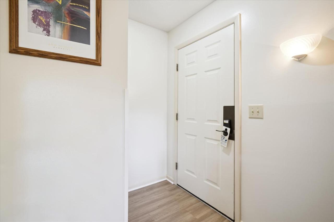 | Cedarbrook Hotel Room w/2 doubles 101