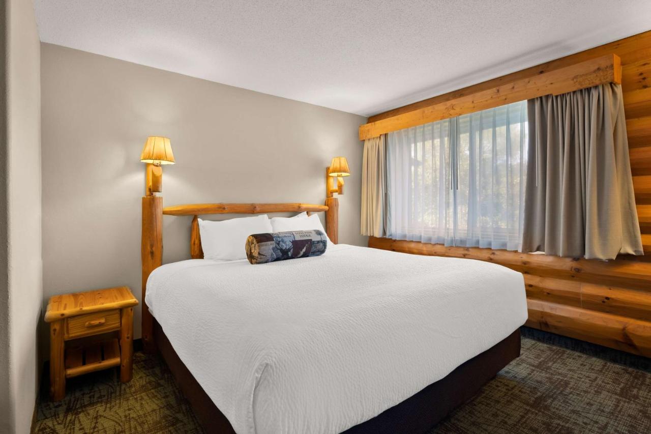 King Suite with Spa Bath - Non-Smoking at Best Western Northwoods Lodge