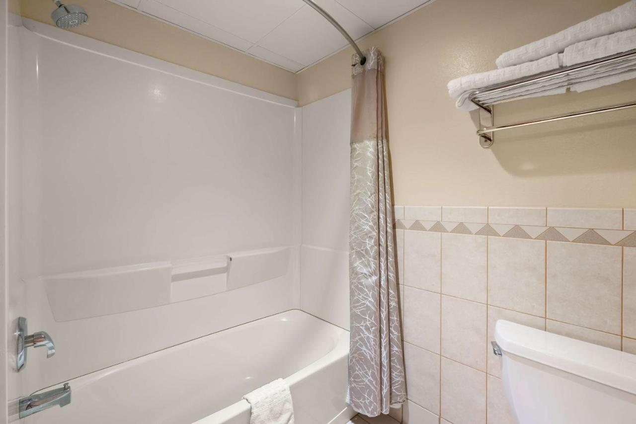 King Room - Non-Smoking at Best Western Northwoods Lodge
