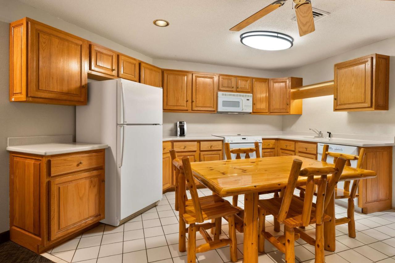 King Suite with Kitchen- Non-Smoking at Best Western Northwoods Lodge