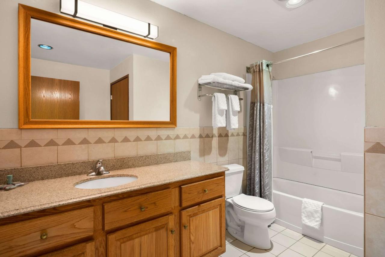 King Suite with Kitchen- Non-Smoking at Best Western Northwoods Lodge