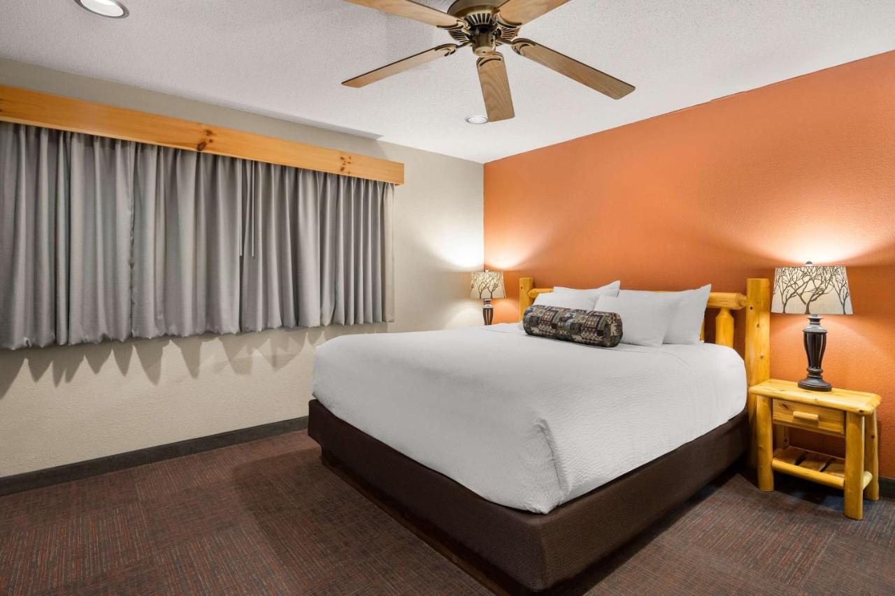 King Suite with Kitchen- Non-Smoking at Best Western Northwoods Lodge