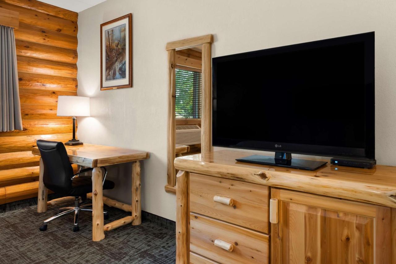 Queen Room with Two Queen Beds at Best Western Northwoods Lodge