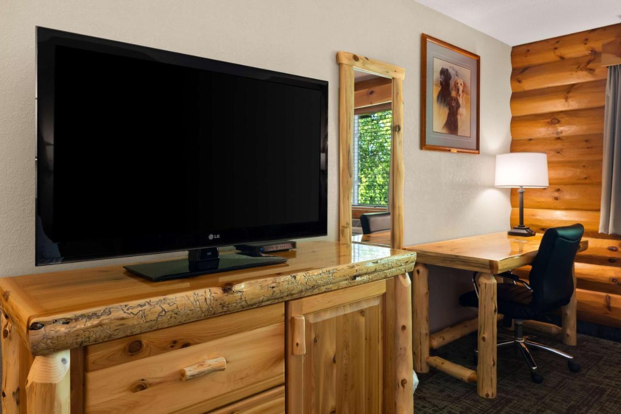 King Room - Non-Smoking at Best Western Northwoods Lodge