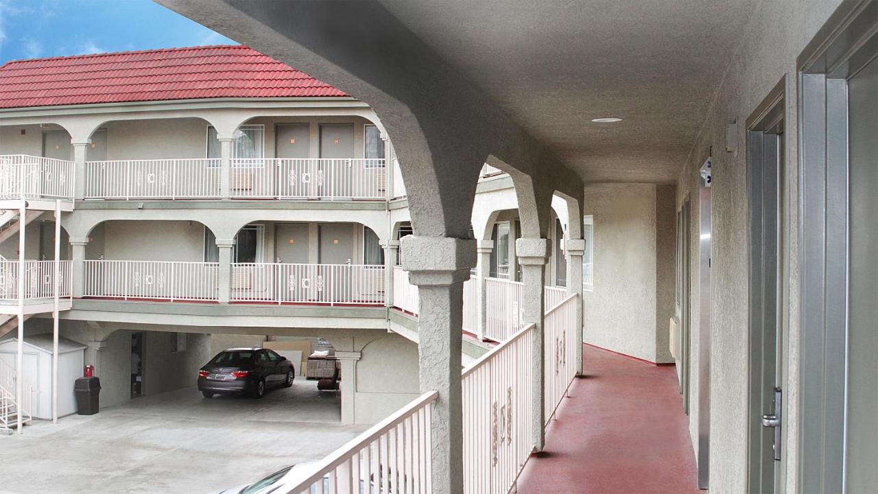 | Colony Inn
