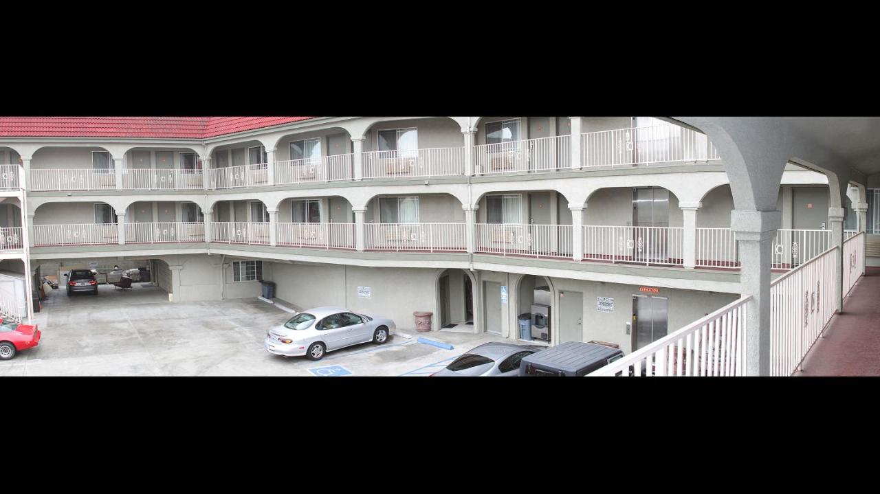 | Colony Inn