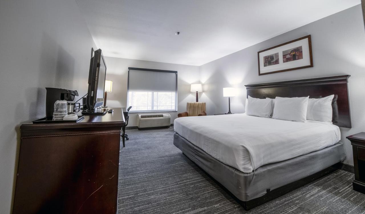 King Room at Country Inn & Suites by Radisson, Ontario at Ontario Mills, CA
