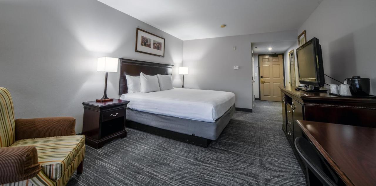 King Room at Country Inn & Suites by Radisson, Ontario at Ontario Mills, CA