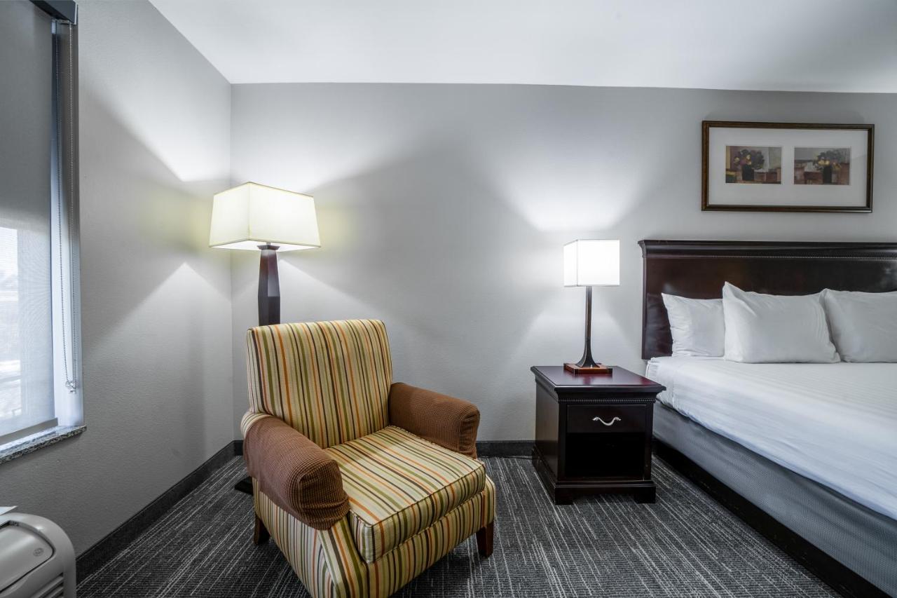 King Room at Country Inn & Suites by Radisson, Ontario at Ontario Mills, CA