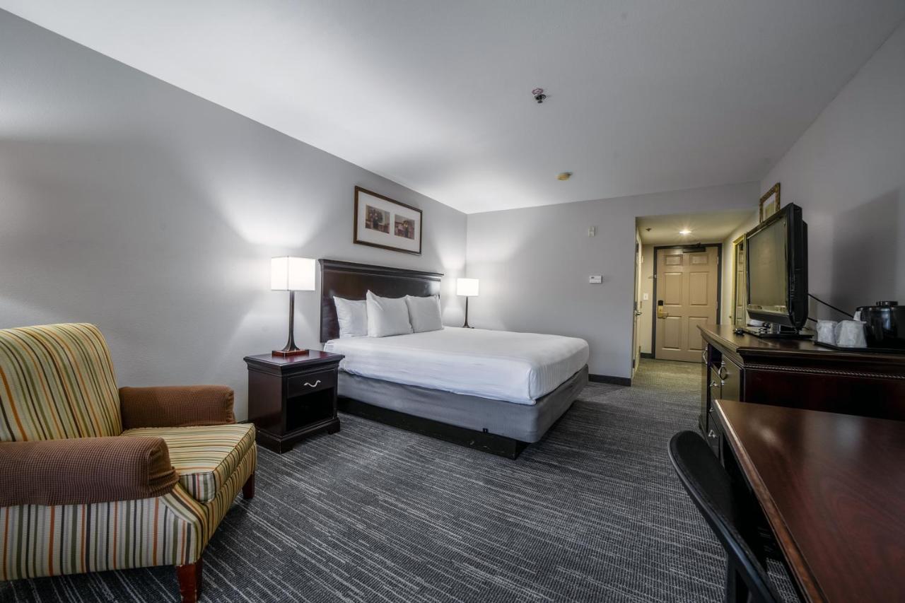 King Room at Country Inn & Suites by Radisson, Ontario at Ontario Mills, CA