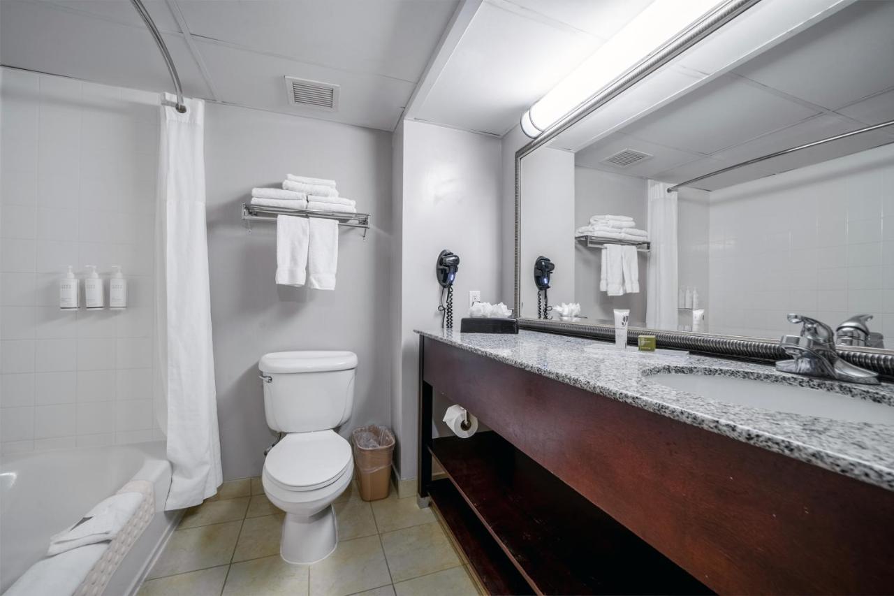 King Room at Country Inn & Suites by Radisson, Ontario at Ontario Mills, CA