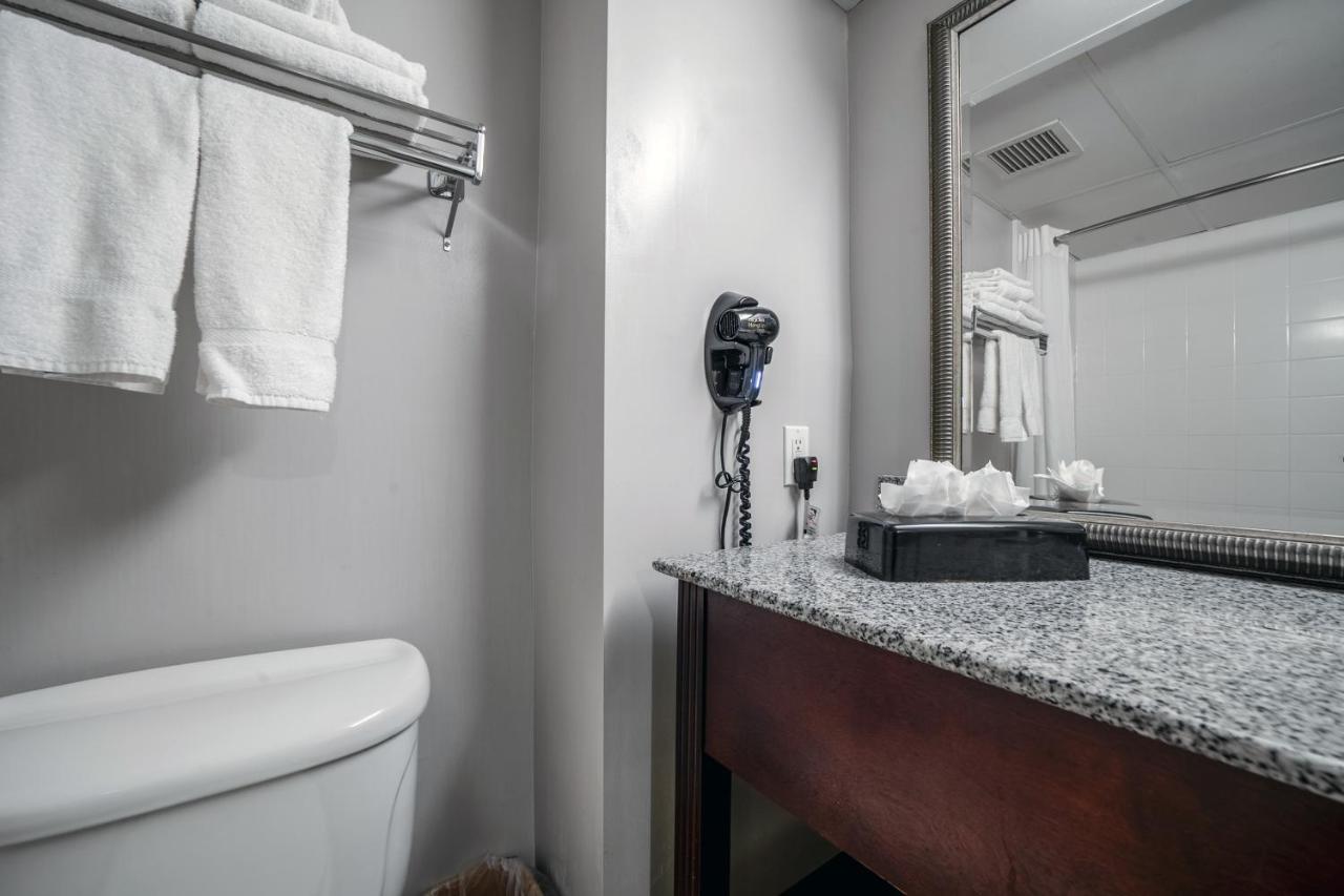 King Room at Country Inn & Suites by Radisson, Ontario at Ontario Mills, CA