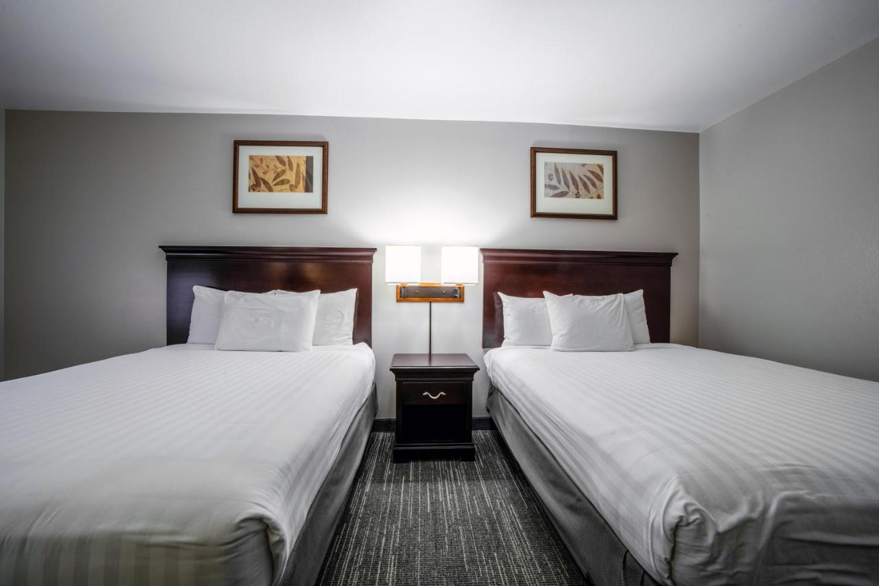 Queen Room with Two Queen Beds - Hearing Accessible at Country Inn & Suites by Radisson, Ontario at Ontario Mills, CA