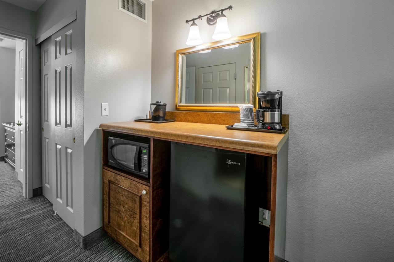 King One-Bedroom Suite at Country Inn & Suites by Radisson, Ontario at Ontario Mills, CA
