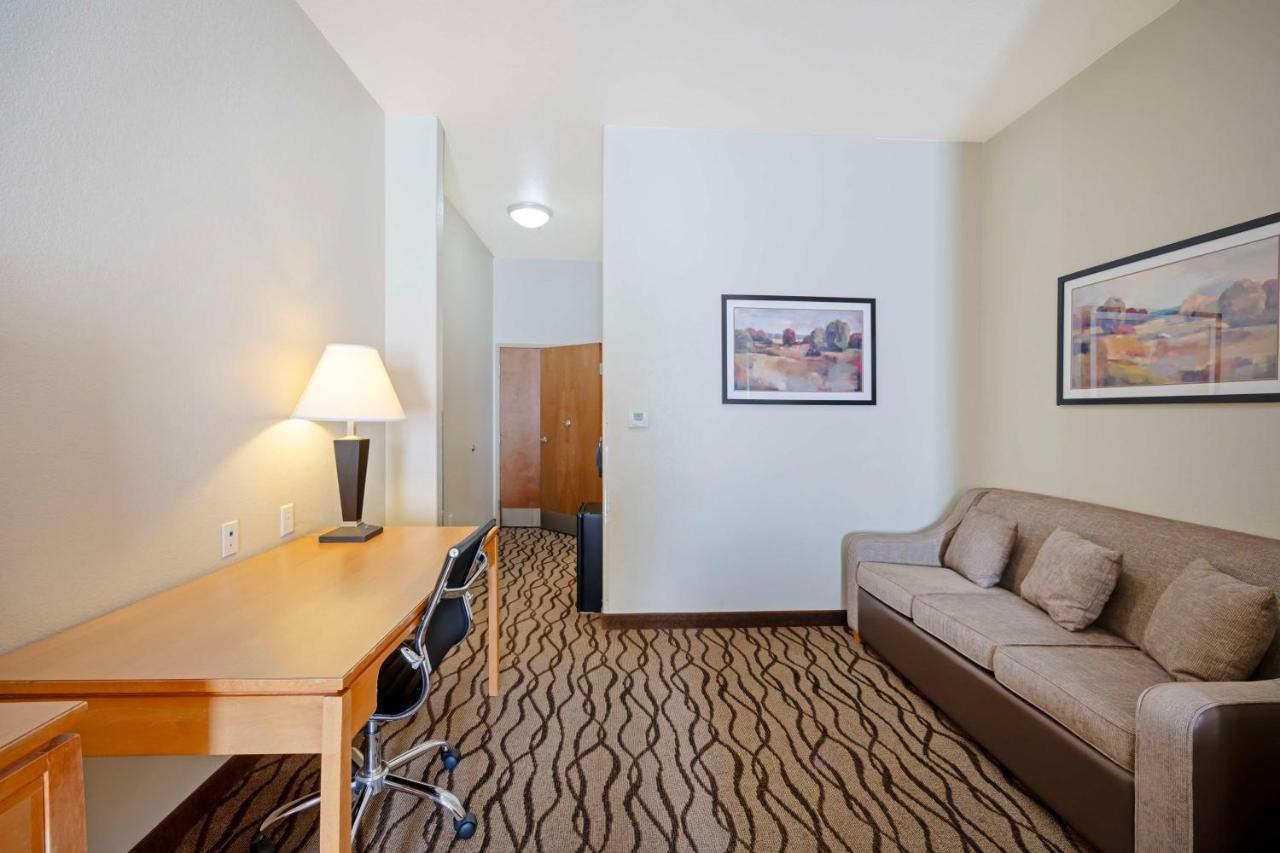 Queen Suite with 2 Queen Beds - Disability Access - Non-Smoking at Best Western Plus Guymon Hotel & Suites