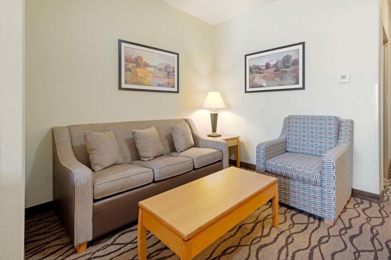 Queen Suite - 2 Queen Beds - Non-Smoking at Best Western Plus Guymon Hotel & Suites