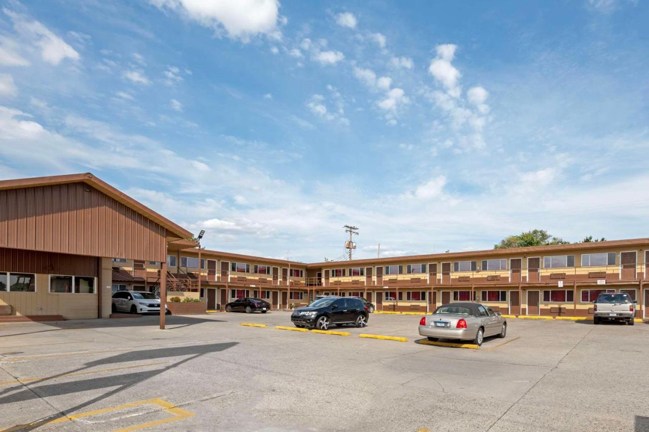 | Rodeway Inn Terre Haute