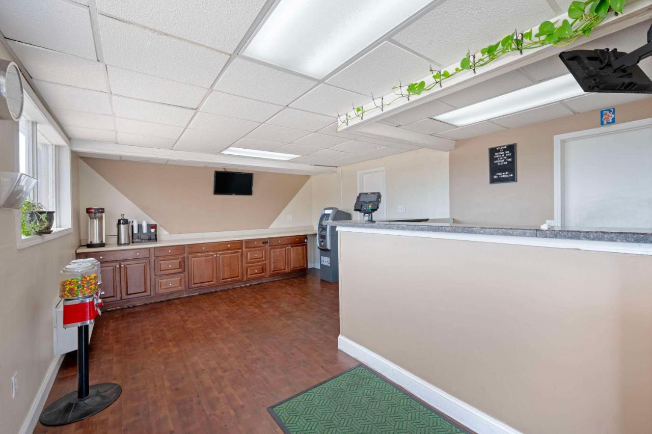 | Rodeway Inn Terre Haute