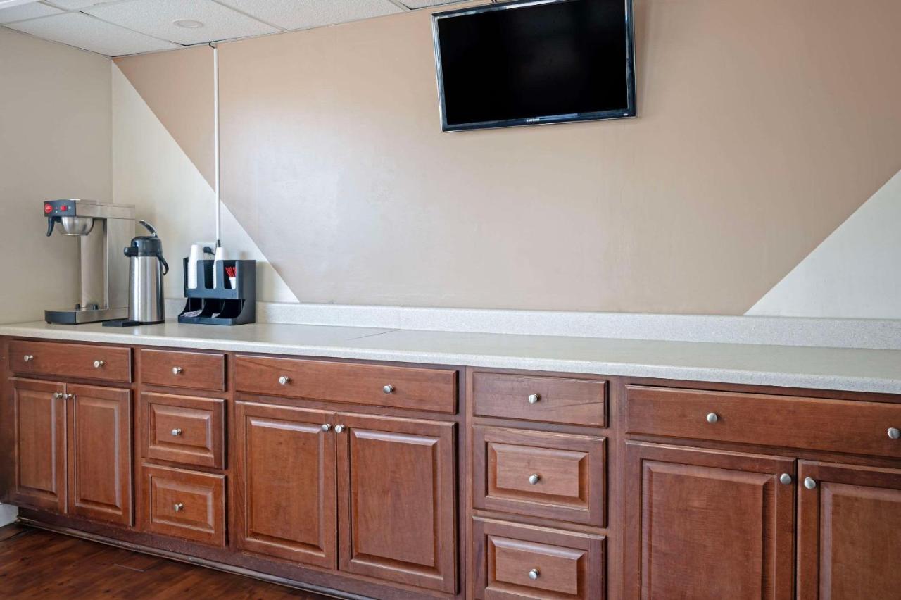 | Rodeway Inn Terre Haute