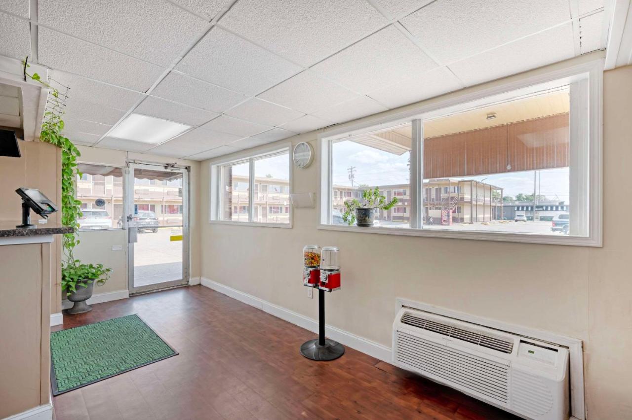 | Rodeway Inn Terre Haute