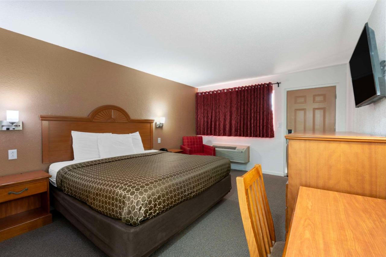 | Rodeway Inn Terre Haute