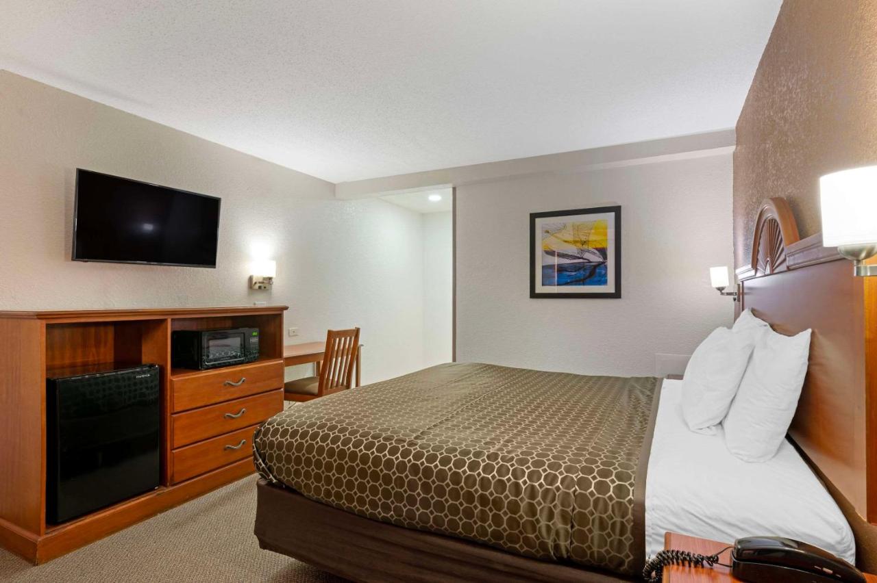 | Rodeway Inn Terre Haute