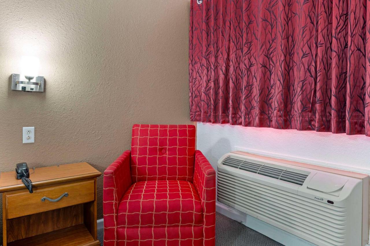 | Rodeway Inn Terre Haute