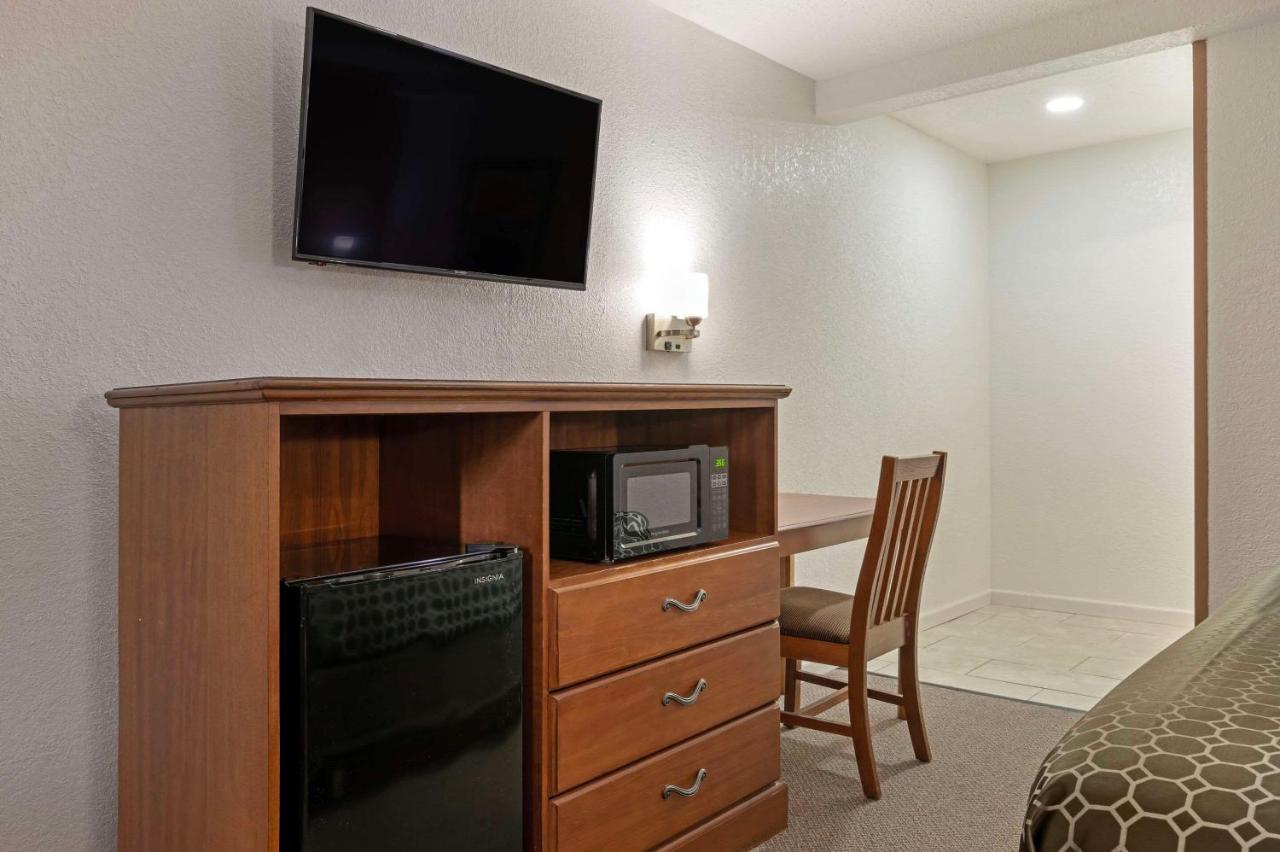 | Rodeway Inn Terre Haute