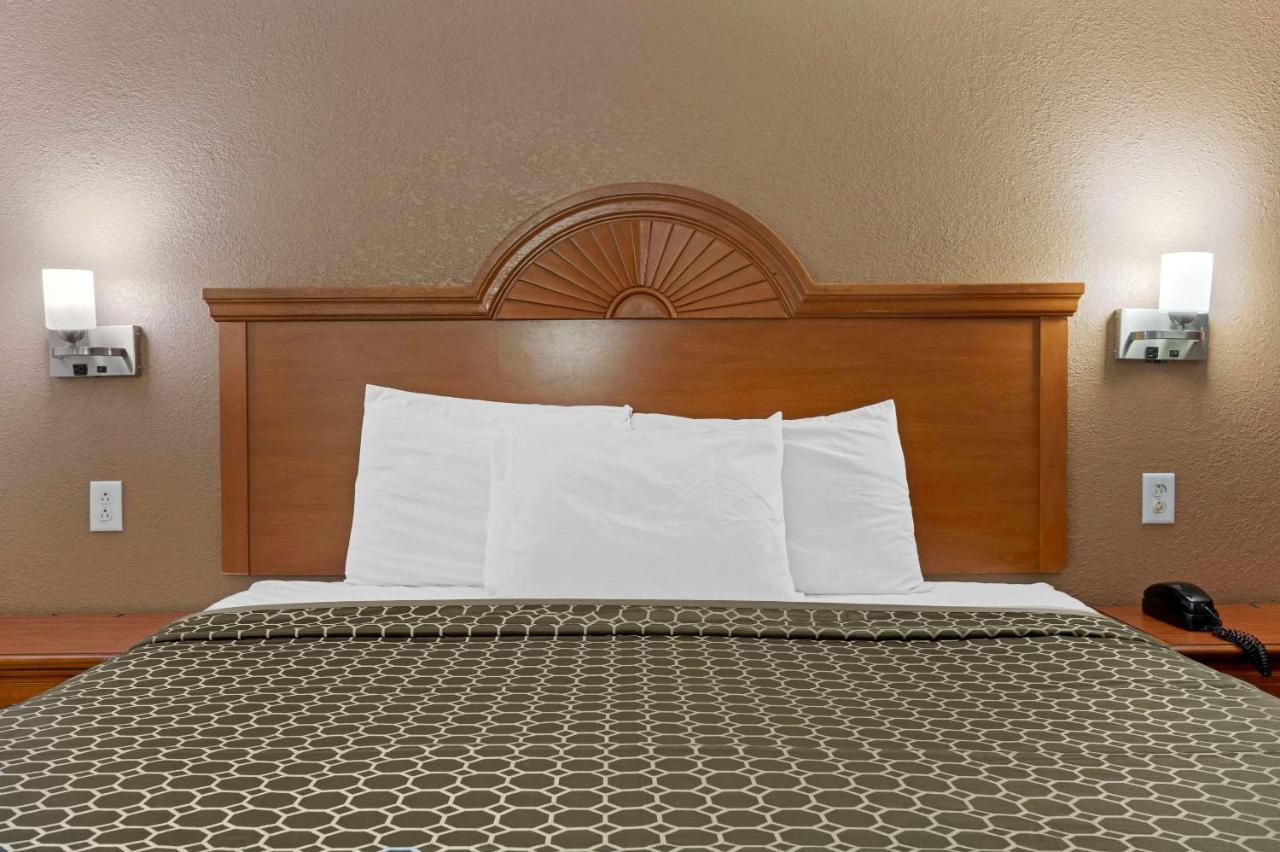 | Rodeway Inn Terre Haute