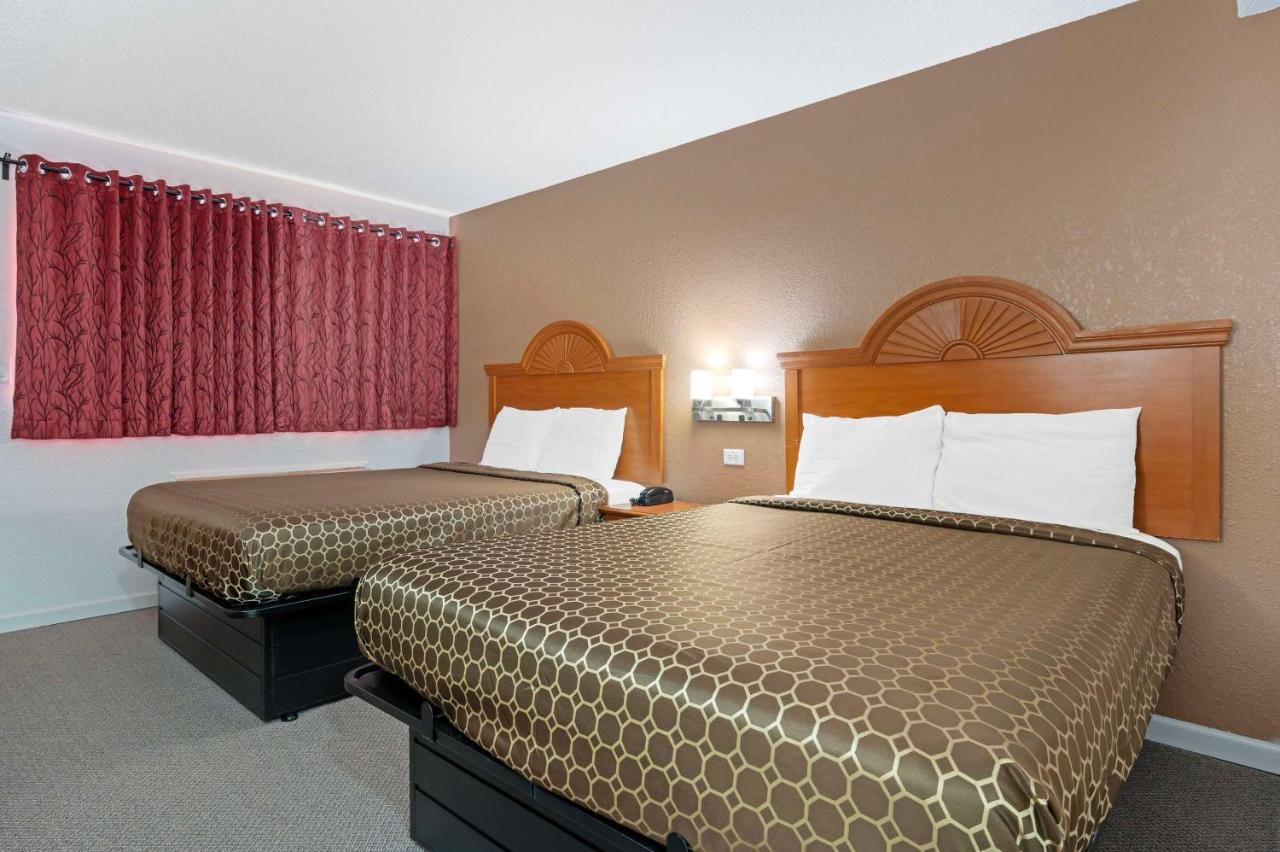 | Rodeway Inn Terre Haute