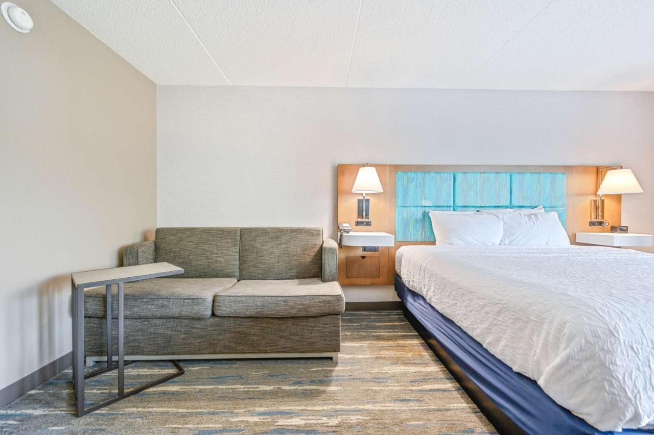 King Studio with Sofa Bed - Non-Smoking at Hampton Inn St. Louis/Westport
