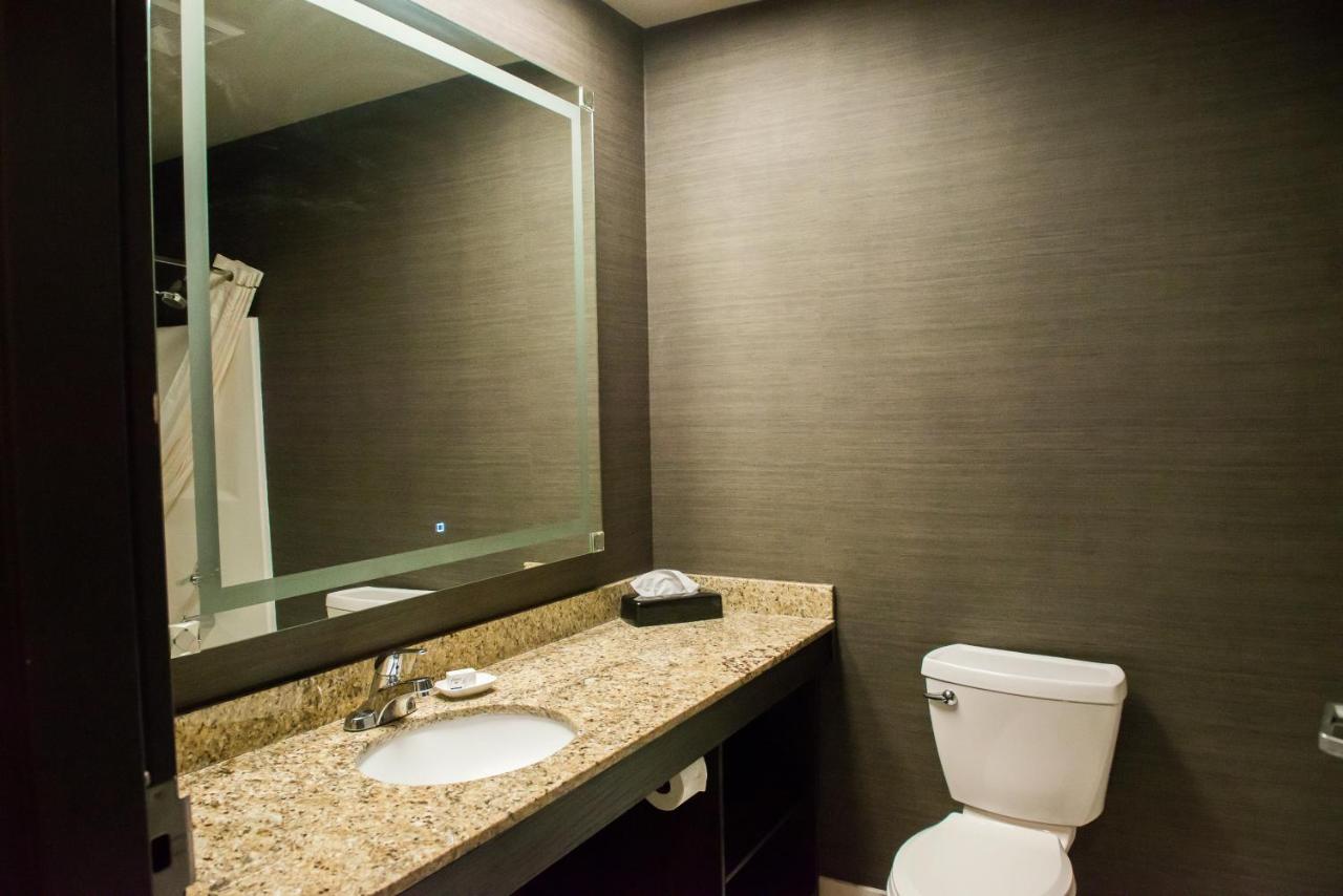Deluxe Suite at Distill-Inn