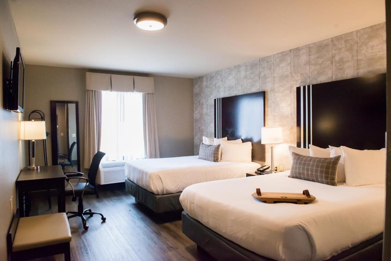 Deluxe Suite at Distill-Inn