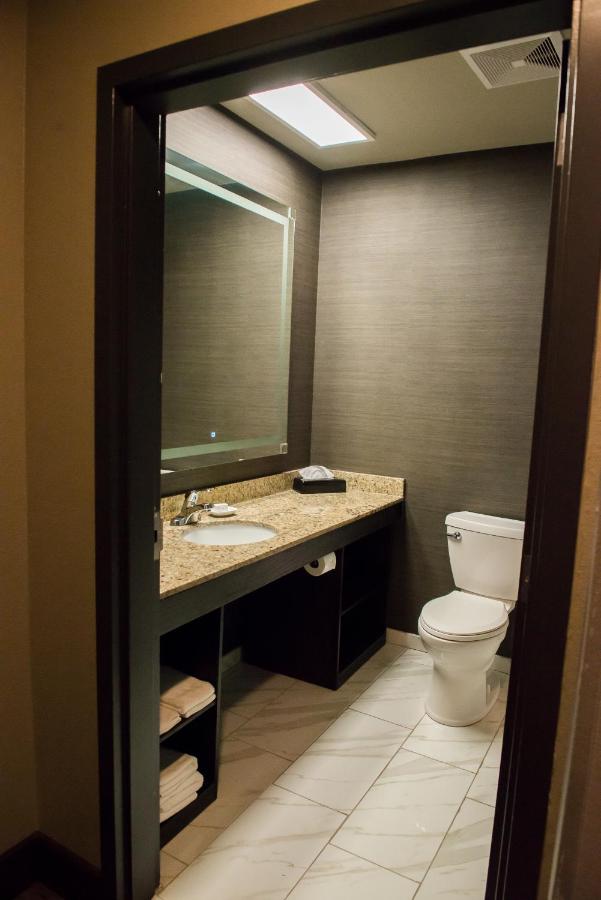Deluxe Suite at Distill-Inn