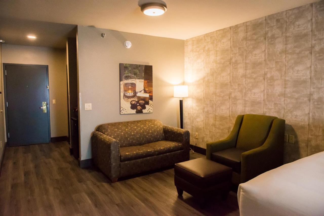 Deluxe Suite at Distill-Inn