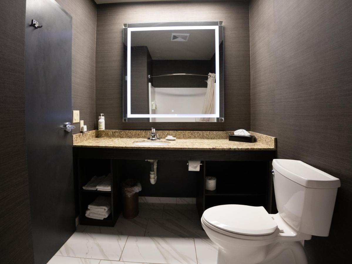 Deluxe Suite at Distill-Inn