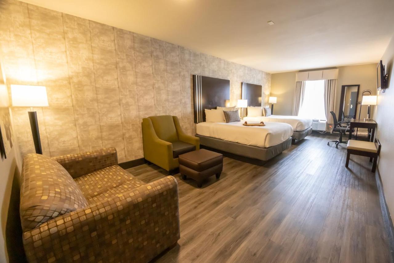 Deluxe Suite at Distill-Inn