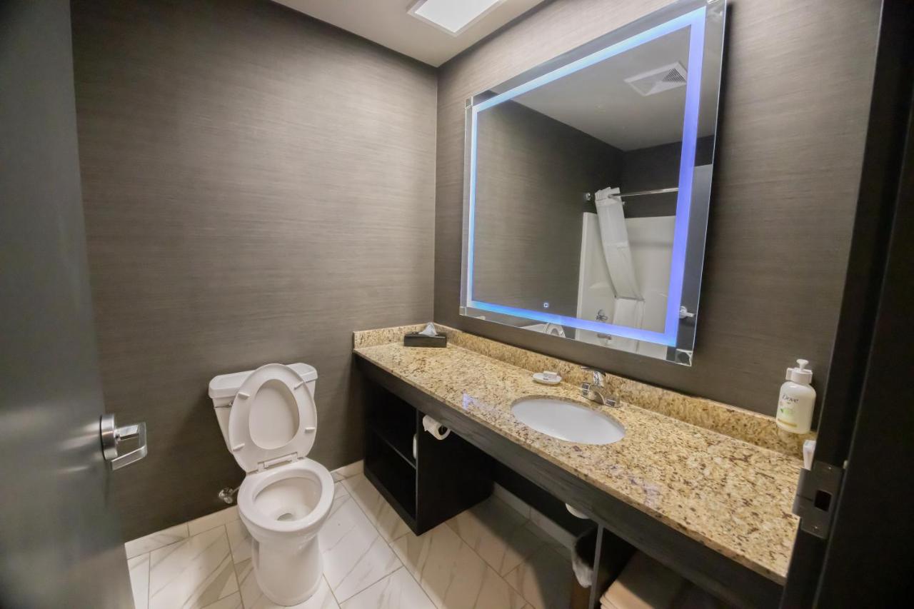 Deluxe Suite at Distill-Inn