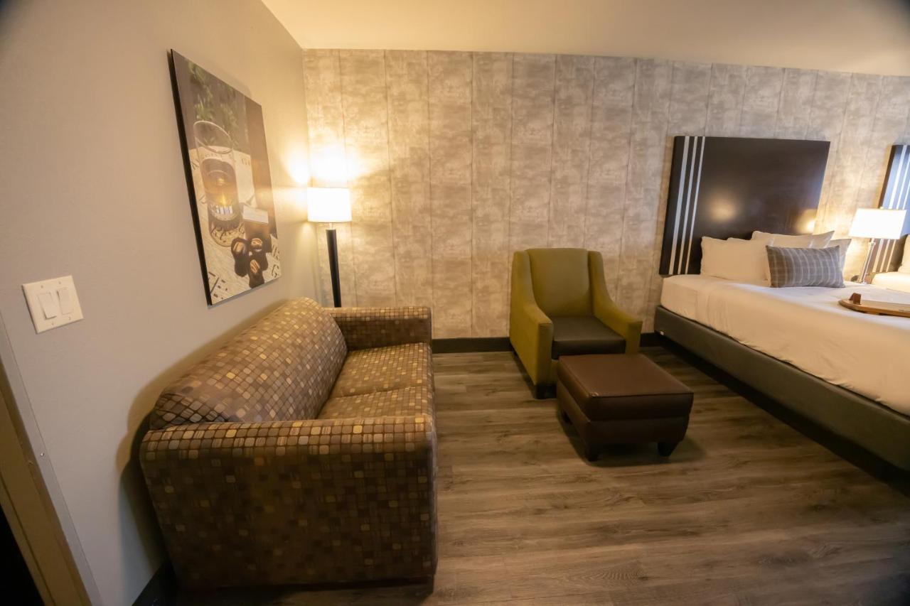 Deluxe Suite at Distill-Inn